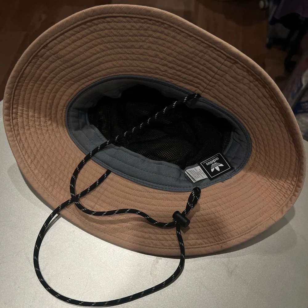 Adidas bucket hat - Picture 6 of 8
